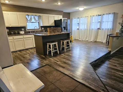 Kitchen - 21371 Howell Rd, Mountain View, MO 65548 photo 2 of 5