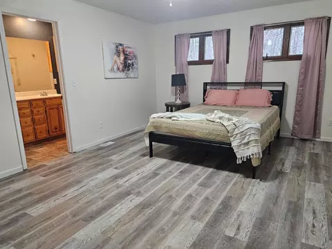Bedroom - 21371 Howell Rd, Mountain View, MO 65548 photo 1 of 4