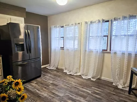 Kitchen - 21371 Howell Rd, Mountain View, MO 65548 photo 4 of 5