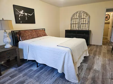 Bedroom - 21371 Howell Rd, Mountain View, MO 65548 photo 2 of 4