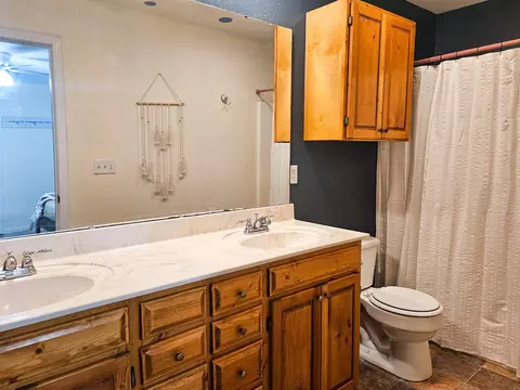 Bath - 21371 Howell Rd, Mountain View, MO 65548 photo 1 of 2