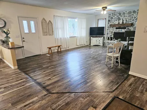 Living - 21371 Howell Rd, Mountain View, MO 65548 photo 1 of 4