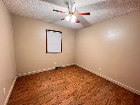 Bedroom - 309 E Berkeley St, Springfield, MO 65807 photo 2 of 3