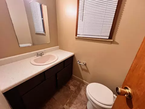 Bath - 309 E Berkeley St, Springfield, MO 65807 photo 1 of 2