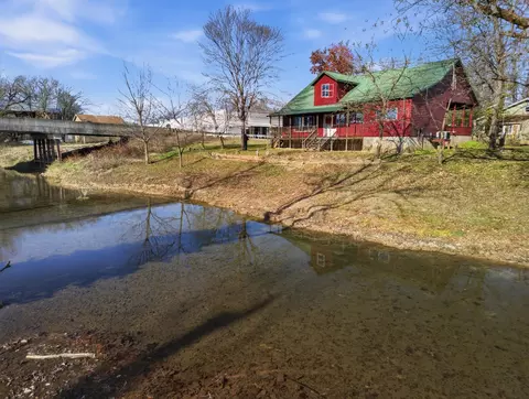 Exterior - 305 Thomas St, Birch Tree, MO 65438 photo 3 of 5