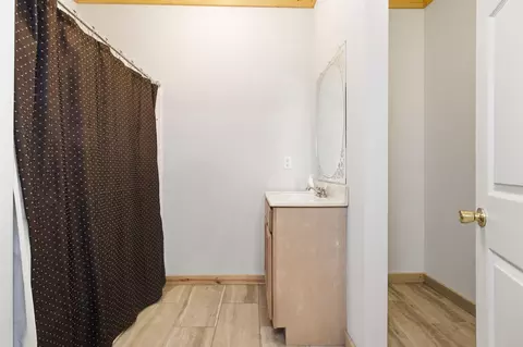 Bath - 305 Thomas St, Birch Tree, MO 65438 photo 1 of 3