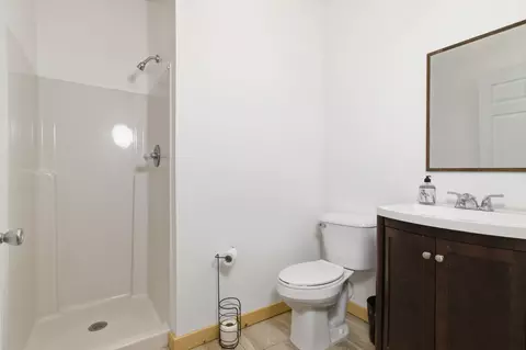 Bath - 305 Thomas St, Birch Tree, MO 65438 photo 2 of 3