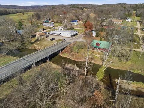 View/Area - 305 Thomas St, Birch Tree, MO 65438 photo 10 of 11