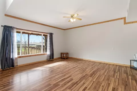 Living - 305 Thomas St, Birch Tree, MO 65438 photo 2 of 3