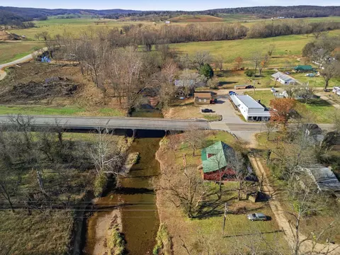 View/Area - 305 Thomas St, Birch Tree, MO 65438 photo 9 of 11
