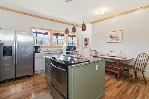 Kitchen - 305 Thomas St, Birch Tree, MO 65438 photo 1 of 4