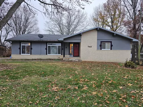 742 E Smith St, Springfield, MO 65803 photo 1