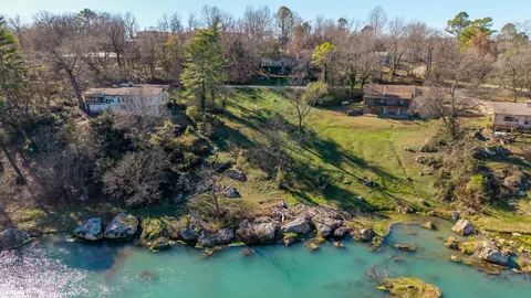 000 Riverview Dr, Mammoth Spring, AR 72554