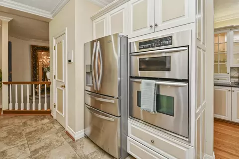 Kitchen - 5575 S Castlebay Dr, Springfield, MO 65809 photo 8 of 11