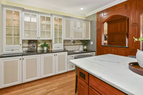 Kitchen - 5575 S Castlebay Dr, Springfield, MO 65809 photo 4 of 11