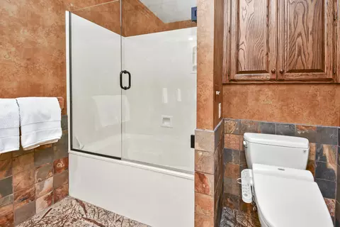 Bath - 5575 S Castlebay Dr, Springfield, MO 65809 photo 17 of 20