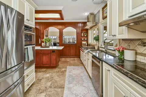 Kitchen - 5575 S Castlebay Dr, Springfield, MO 65809 photo 7 of 11