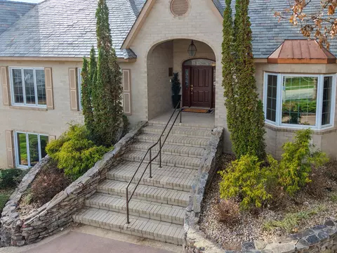 Exterior - 5575 S Castlebay Dr, Springfield, MO 65809 photo 4 of 28