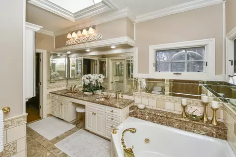 Bath - 5575 S Castlebay Dr, Springfield, MO 65809 photo 6 of 20