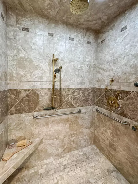 Bath - 5575 S Castlebay Dr, Springfield, MO 65809 photo 7 of 20