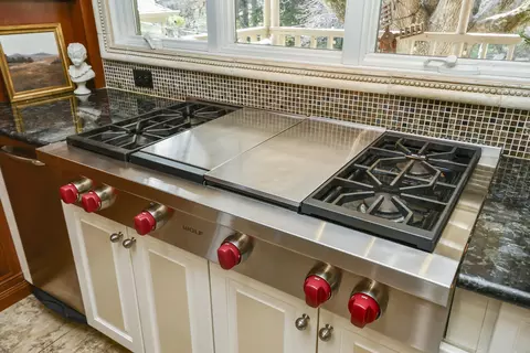 Kitchen - 5575 S Castlebay Dr, Springfield, MO 65809 photo 9 of 11