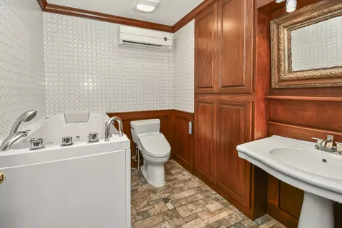 Bath - 5575 S Castlebay Dr, Springfield, MO 65809 photo 18 of 20