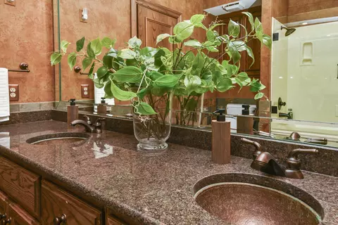 Bath - 5575 S Castlebay Dr, Springfield, MO 65809 photo 15 of 20