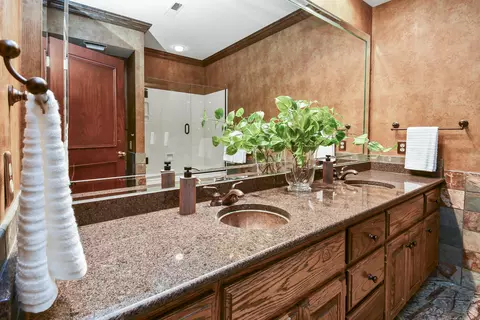 Bath - 5575 S Castlebay Dr, Springfield, MO 65809 photo 16 of 20