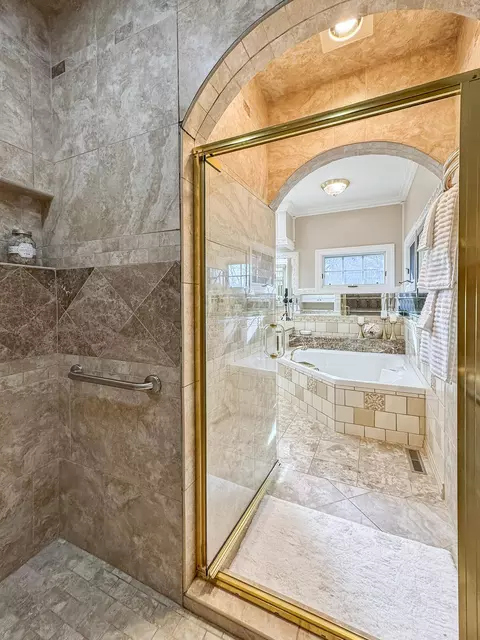 Bath - 5575 S Castlebay Dr, Springfield, MO 65809 photo 8 of 20