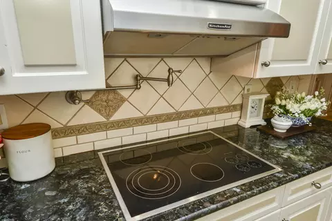 Kitchen - 5575 S Castlebay Dr, Springfield, MO 65809 photo 10 of 11