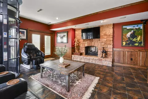 Living - 5575 S Castlebay Dr, Springfield, MO 65809 photo 9 of 9