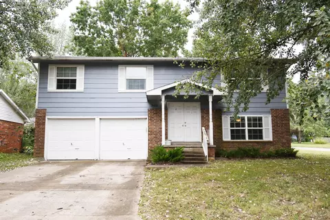 3120 W Countryside Dr, Springfield, MO 65807 photo 2