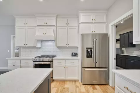 Kitchen - 3722 E Woodhue St, Springfield, MO 65802 photo 4 of 4