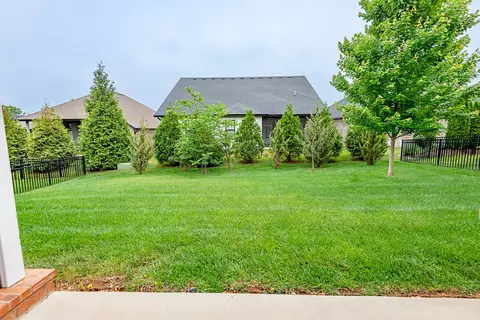 Exterior - 3722 E Woodhue St, Springfield, MO 65802 photo 7 of 8