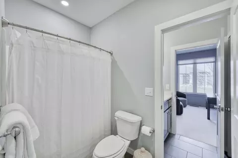 Bath - 3722 E Woodhue St, Springfield, MO 65802 photo 3 of 8