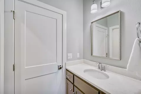 Bath - 3722 E Woodhue St, Springfield, MO 65802 photo 2 of 8