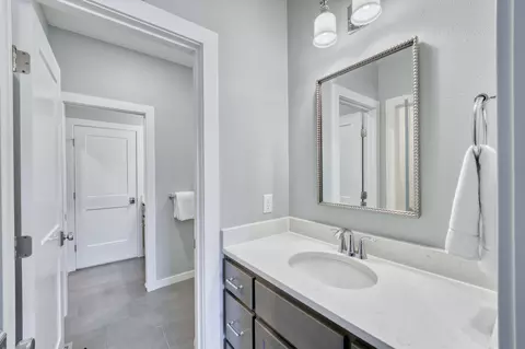 Bath - 3722 E Woodhue St, Springfield, MO 65802 photo 4 of 8