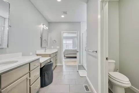 Bath - 3722 E Woodhue St, Springfield, MO 65802 photo 7 of 8
