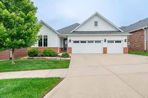3722 E Woodhue St, Springfield, MO 65802