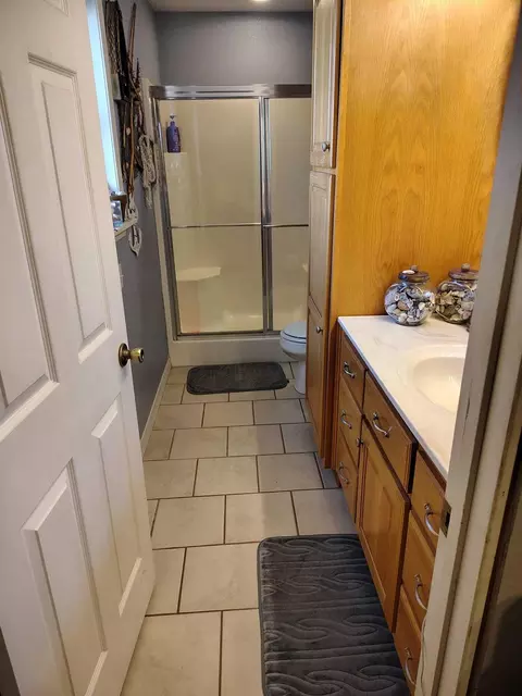 Bath - 18197 7th St, Winona, MO 65588 photo 2 of 3