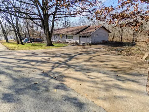 Exterior - 35 Hilltop Ln, Branson, MO 65616 photo 4 of 13