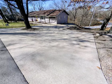 Exterior - 35 Hilltop Ln, Branson, MO 65616 photo 11 of 13