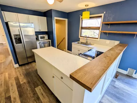 Kitchen - 35 Hilltop Ln, Branson, MO 65616 photo 2 of 4