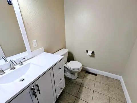 Bath - 35 Hilltop Ln, Branson, MO 65616 photo 1 of 4