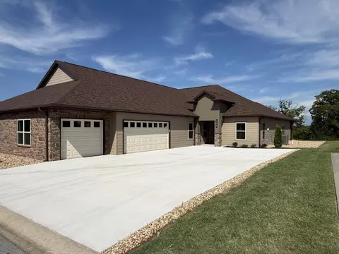82 Mountain View Ct, Branson West, MO 65737