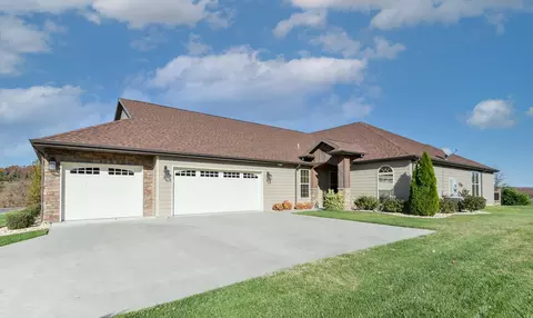 82 Mountain View Ct, Branson West, MO 65737
