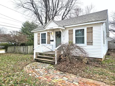2200 W Phelps St, Springfield, MO 65802