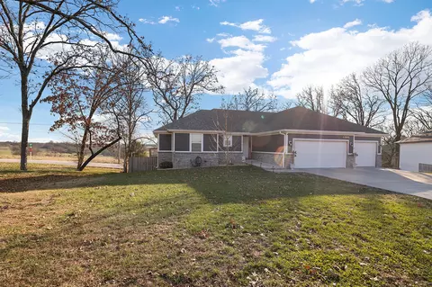 812 E Sugarmill Rd, Ozark, MO 65721 photo 2