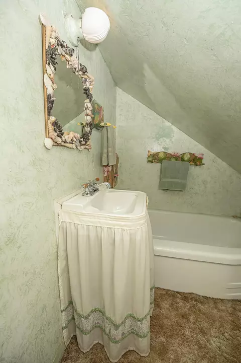 Bath - 1352 Elm St, Springfield, MO 65802 photo 5 of 5