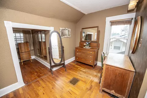 Bedroom - 1352 Elm St, Springfield, MO 65802 photo 4 of 6